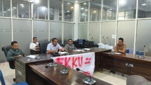 Demonstran Desak Kominfo Kolaka Utara Bubarkan Forum Komentar yang Diduga Sebar Hoaks 4