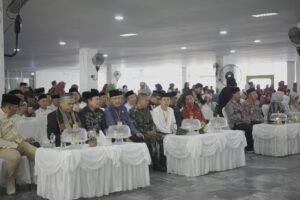 Haru dan Doa Iringi Pelepasan 139 Jamaah Haji Kolaka Utara, Jamaah Tertua Berusia 90 Tahun 11
