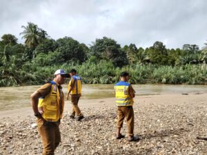 Kadis PUPR Kolaka Utara Tinjau Dua Titik Rawan Banjir, Siapkan Langkah Normalisasi Sungai 6