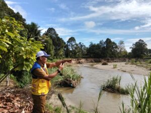 Kadis PUPR Kolaka Utara Tinjau Dua Titik Rawan Banjir, Siapkan Langkah Normalisasi Sungai 5