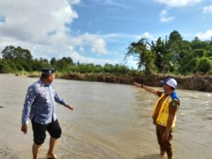 Kadis PUPR Kolaka Utara Tinjau Dua Titik Rawan Banjir, Siapkan Langkah Normalisasi Sungai 9
