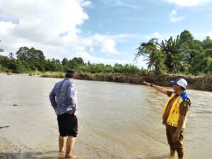 Kadis PUPR Kolaka Utara Tinjau Dua Titik Rawan Banjir, Siapkan Langkah Normalisasi Sungai 10