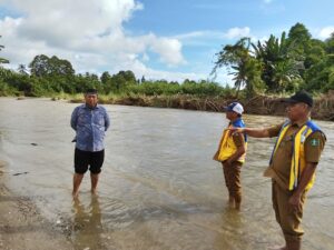 Kadis PUPR Kolaka Utara Tinjau Dua Titik Rawan Banjir, Siapkan Langkah Normalisasi Sungai 12