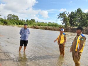 Kadis PUPR Kolaka Utara Tinjau Dua Titik Rawan Banjir, Siapkan Langkah Normalisasi Sungai 14