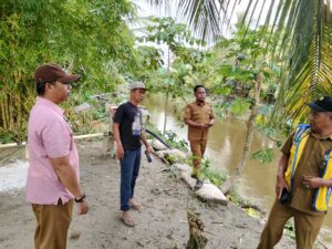 Kadis PUPR Kolaka Utara Tinjau Dua Titik Rawan Banjir, Siapkan Langkah Normalisasi Sungai 17